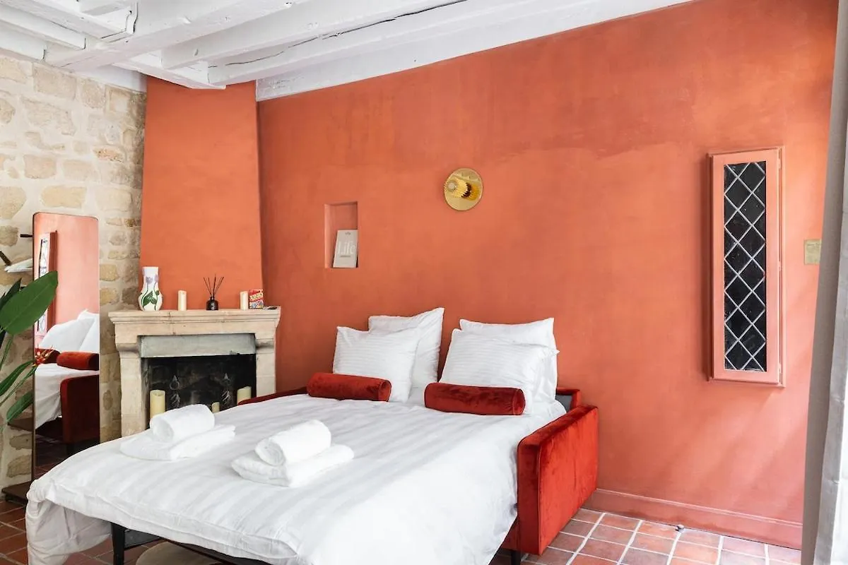 Parisian Duplex In Marais With Sauna Paris