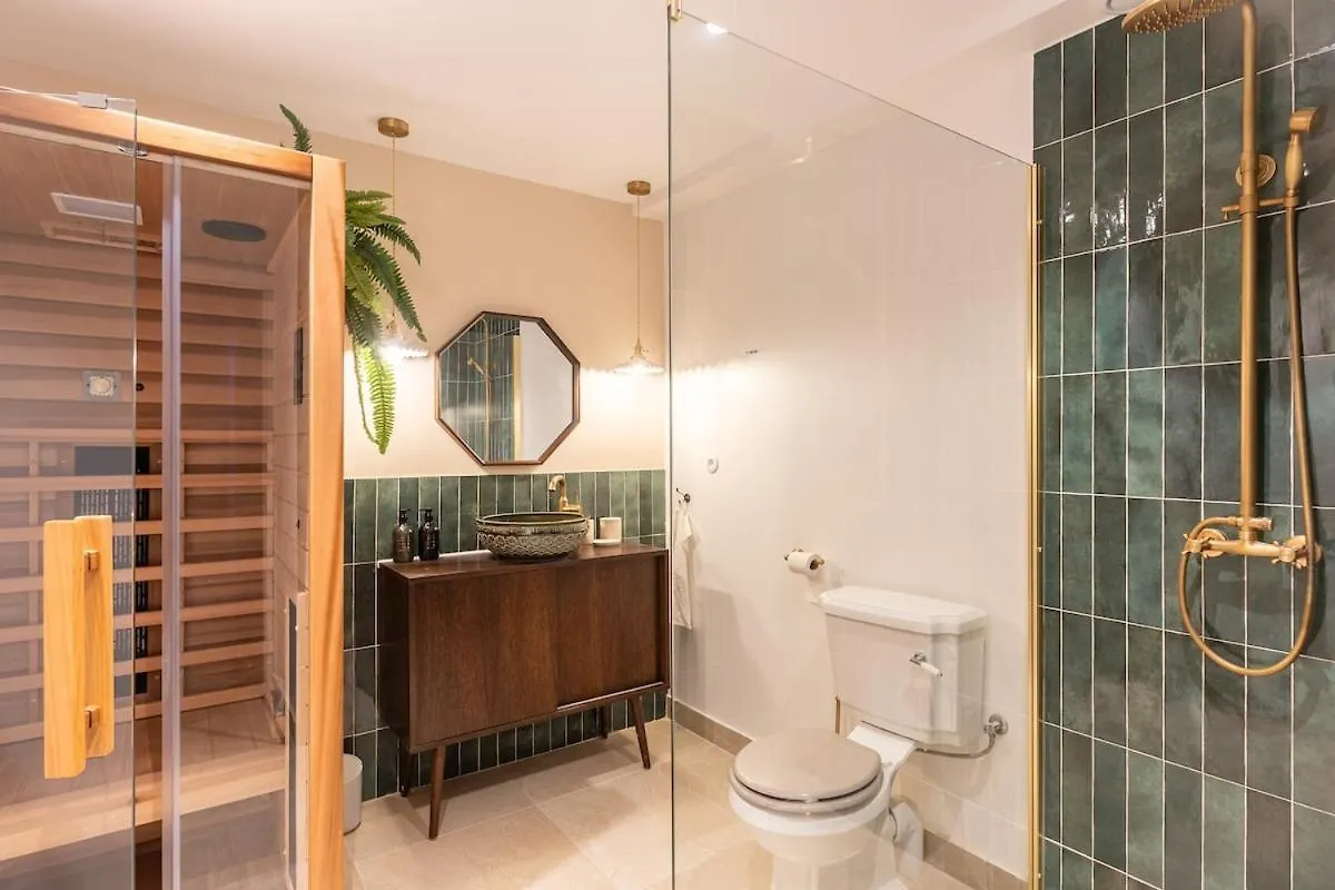 Parisian Duplex In Marais With Sauna Paris