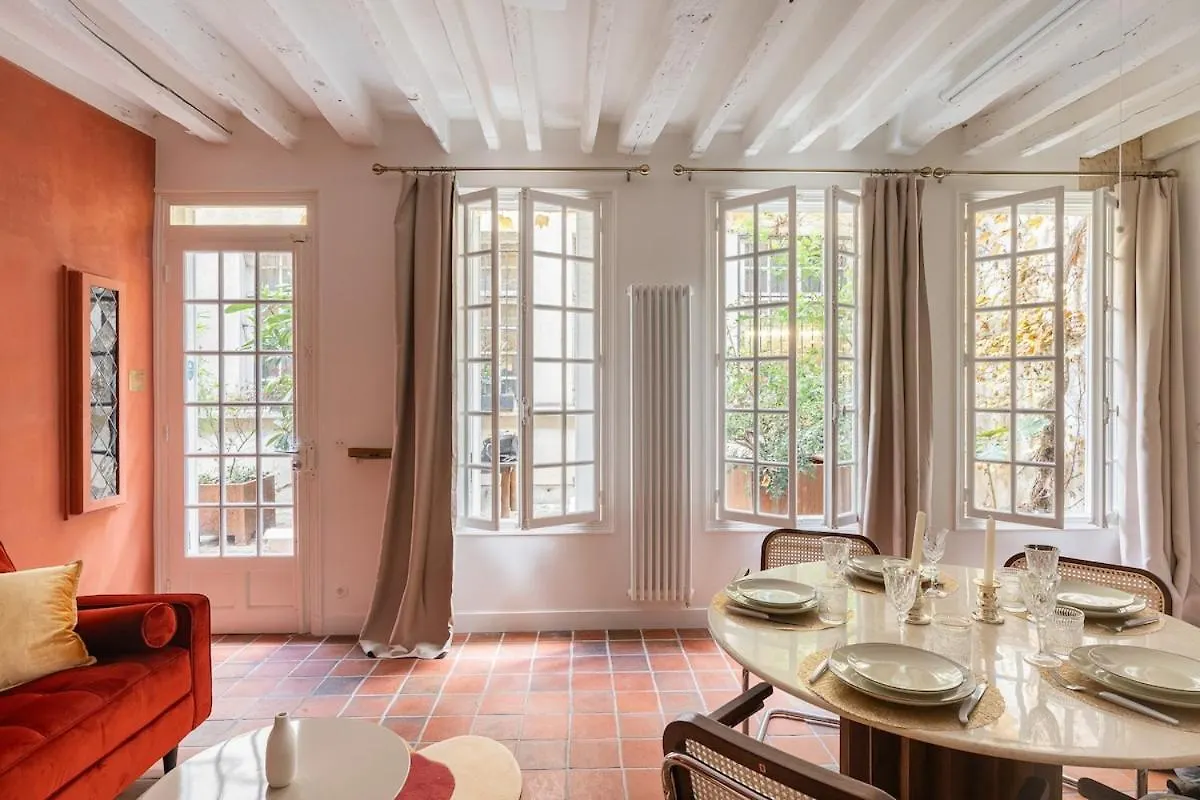 Apartment Parisian Duplex In Marais With Sauna