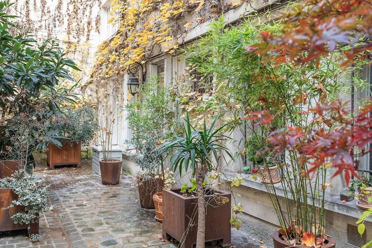 Apartment Parisian Duplex In Marais With Sauna